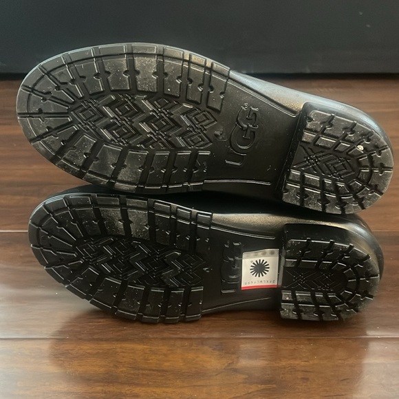 Kids ugg rainboots in size 4 - Picture 9 of 13